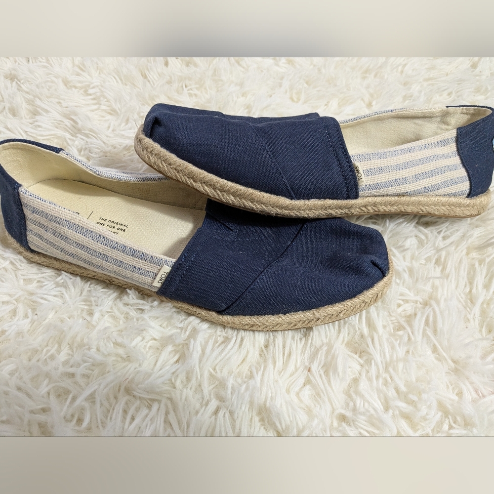 TOMS Women's Navy University Rope 10013504, EUC